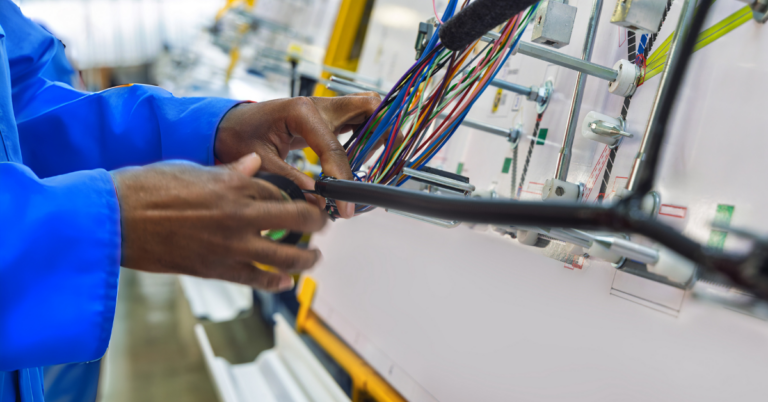 Cables y arneses: el sistema nervioso de la electrónica